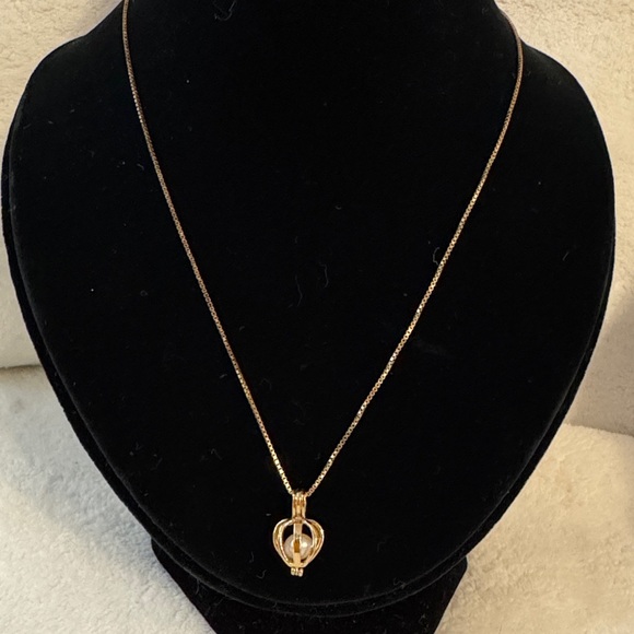 Jewelry - Elegant 925 Silver Gold toned Pearl Heart Pendant Necklace
